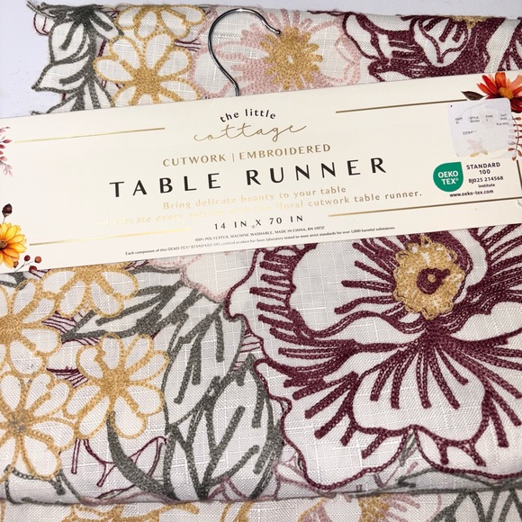 The little cottage table runner embroidered cutwork - Picture 8 of 8